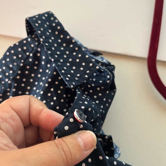 Tommy Hilifiger Women Shirt Button Up Fitted Roll Tab Sleeve Navy Polka Dot XS - Picture 2 of 9